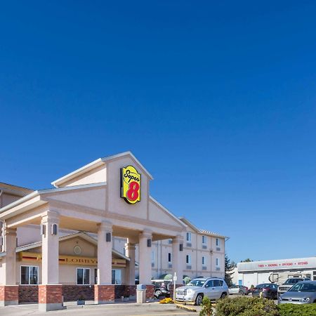 Super 8 By Wyndham Moose Jaw Sk Hotel Exterior photo