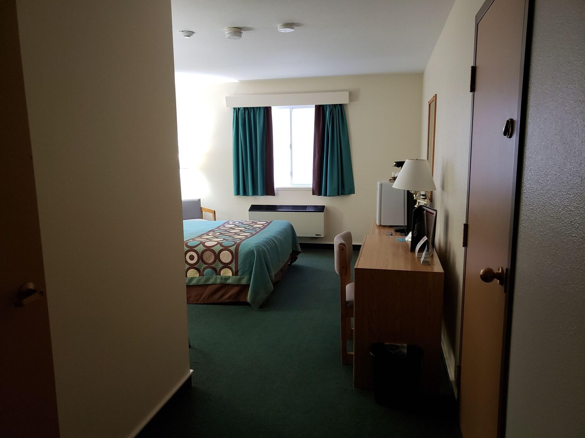 Super 8 By Wyndham Moose Jaw Sk Hotel Exterior photo