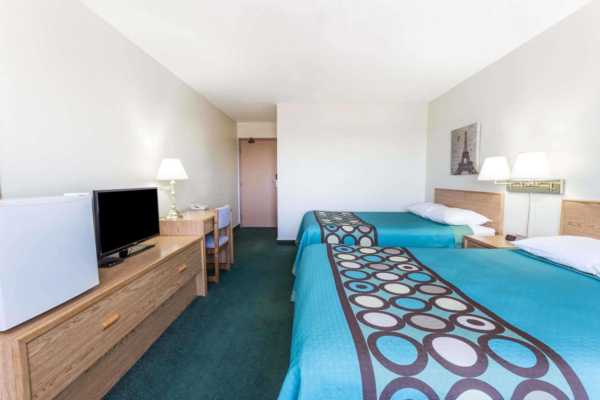 Super 8 By Wyndham Moose Jaw Sk Hotel Exterior photo