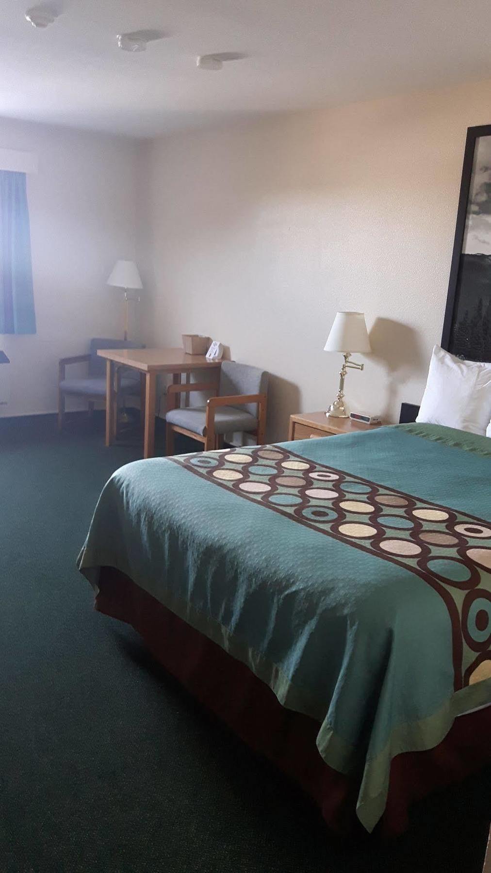 Super 8 By Wyndham Moose Jaw Sk Hotel Exterior photo